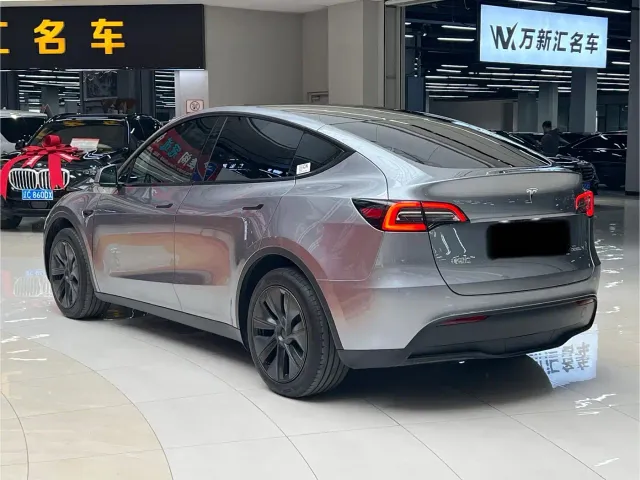 Tesla Model Y — Фото автомобиля 7