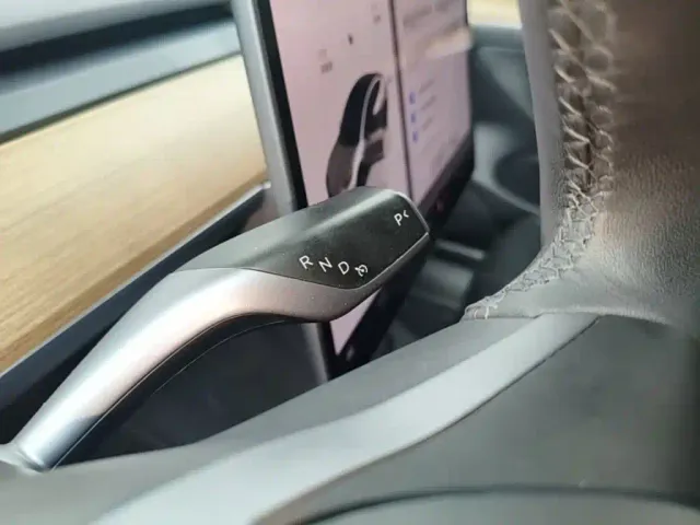 Tesla Model 3 — Фото автомобиля 13
