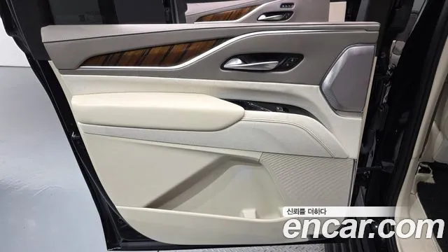 Cadillac Escalade Generation 5 — Фото автомобиля 24