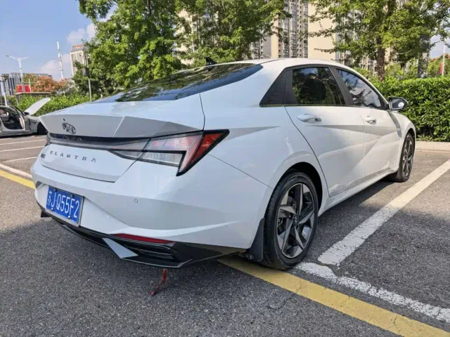 Hyundai Elantra — Фото автомобиля 4