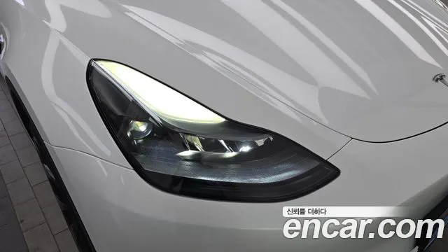 Tesla Model Y — Фото автомобиля 21