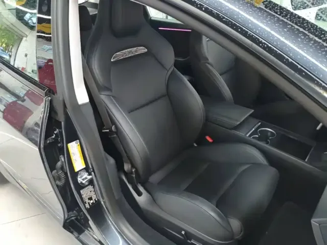 Tesla Model 3 — Фото автомобиля 19