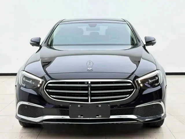 Mercedes-Benz E-Class — Фото автомобиля 2
