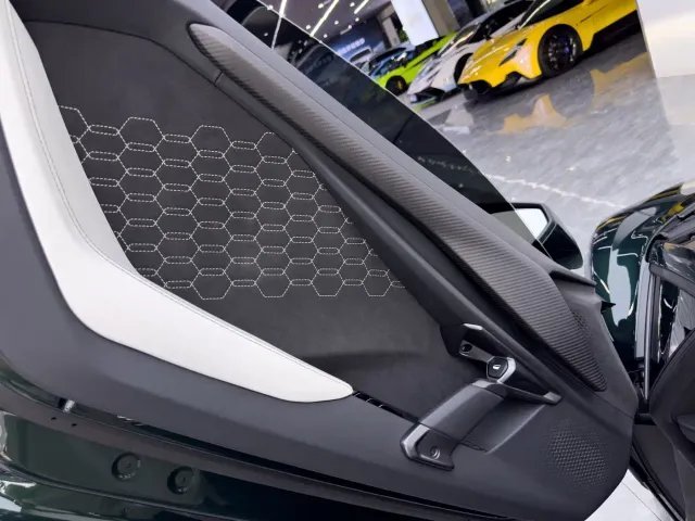 Lamborghini Revuelto — Фото автомобиля 17