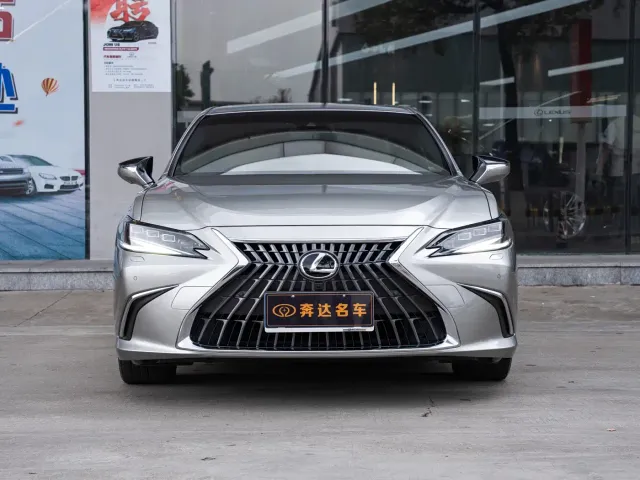 Lexus ES — Фото автомобиля 2