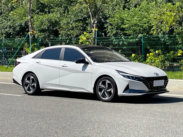 Hyundai Elantra — Фото автомобиля 4
