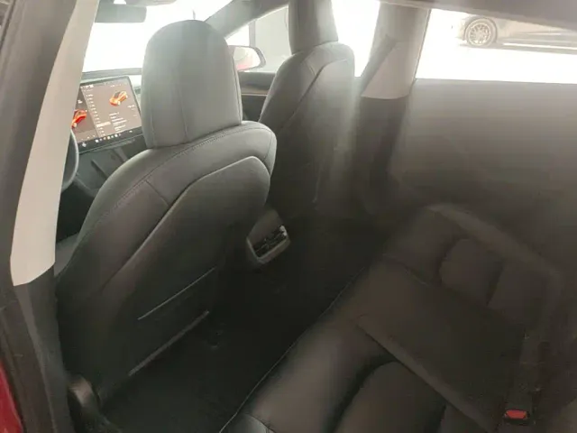Tesla Model 3 — Фото автомобиля 14