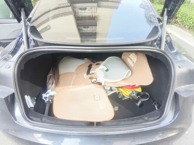 Tesla Model 3 — Фото автомобиля 5