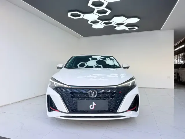 Changan Eado — Фото автомобиля 2