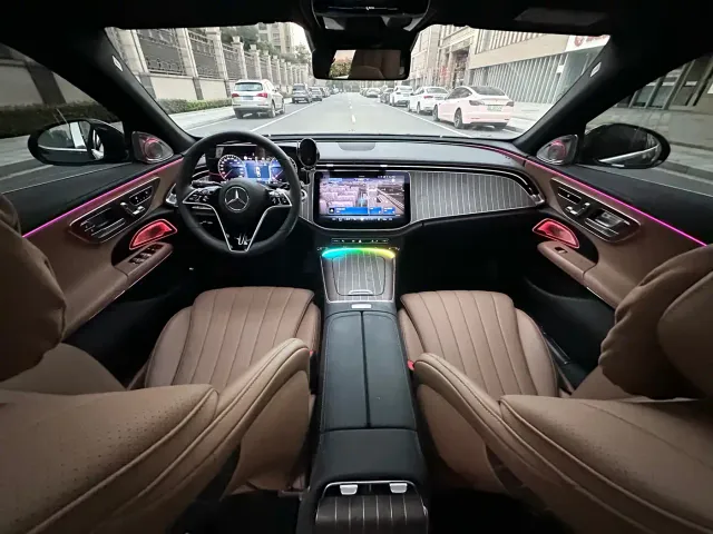 Mercedes-Benz E-Class — Фото автомобиля 2