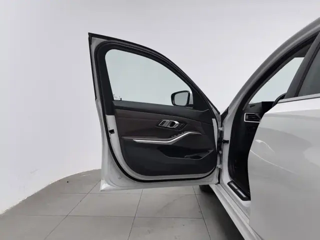 BMW 3 Series — Фото автомобиля 8