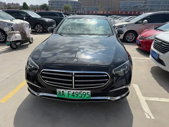Mercedes-Benz E-Class — Фото автомобиля 2