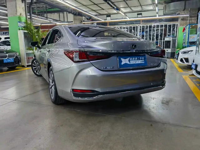 Lexus ES — Фото автомобиля 6