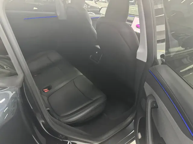 Tesla Model Y — Фото автомобиля 9