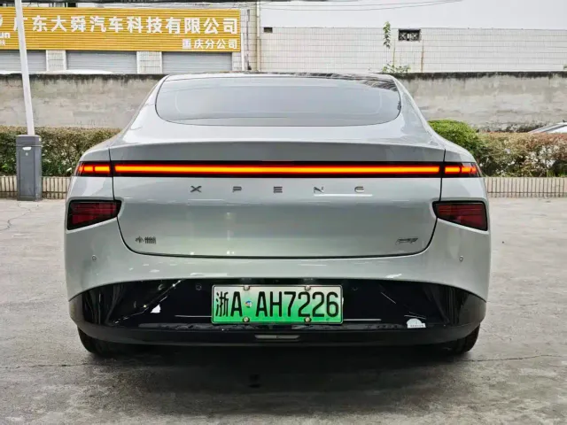 Xpeng P7 — Фото автомобиля 3
