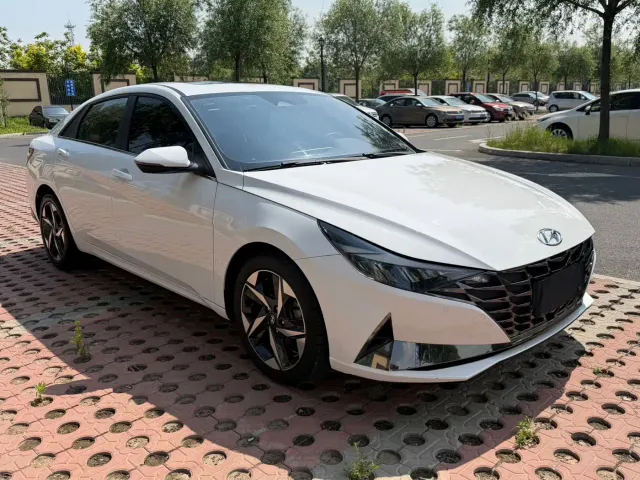 Hyundai Elantra — Фото автомобиля 3