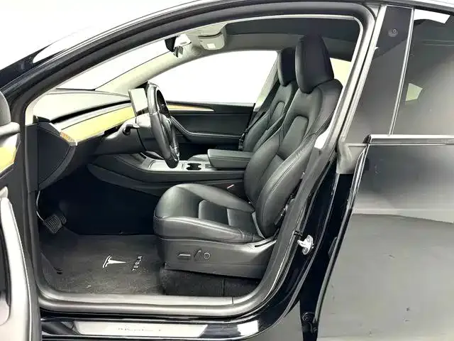Tesla Model Y — Фото автомобиля 5