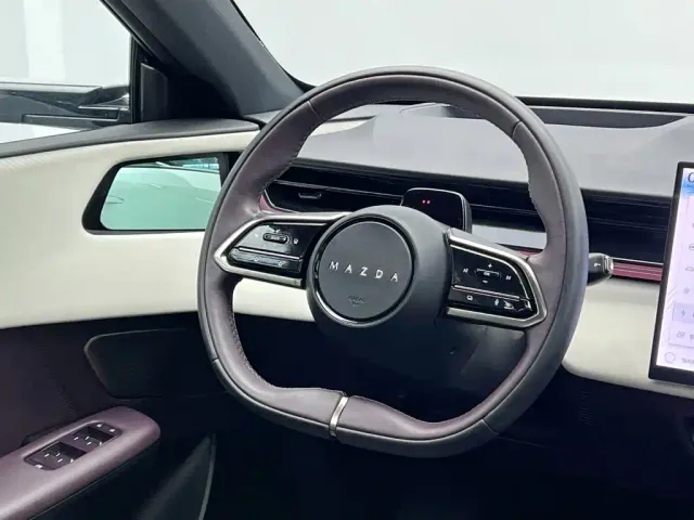 Mazda EZ-60 — Фото автомобиля 22