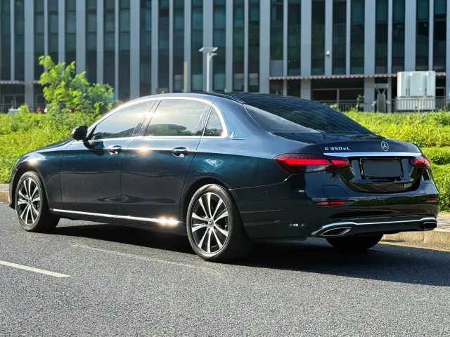 Mercedes-Benz E-Class — Фото автомобиля 8