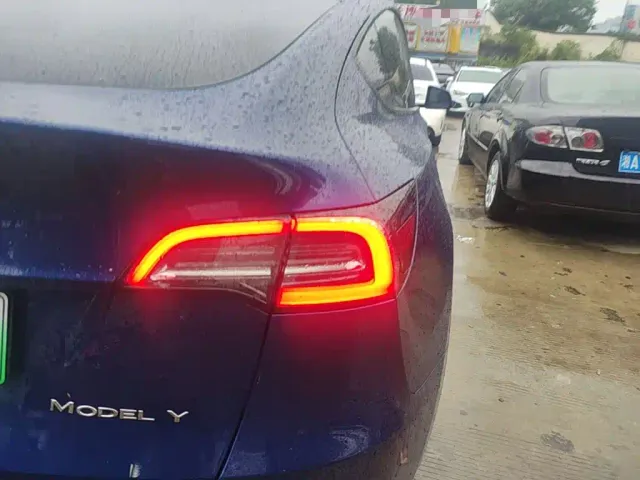 Tesla Model Y — Фото автомобиля 7