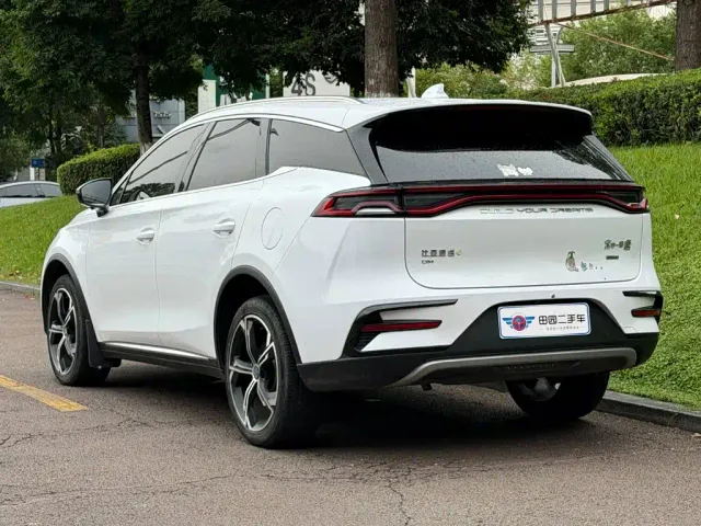 BYD Tang — Фото автомобиля 4