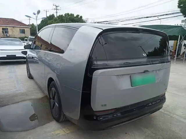 Li Auto MEGA — Фото автомобиля 4