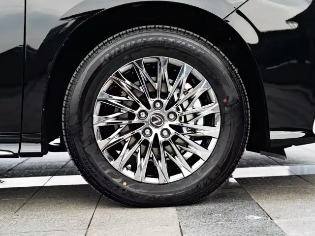 Lexus LM — Фото автомобиля 5