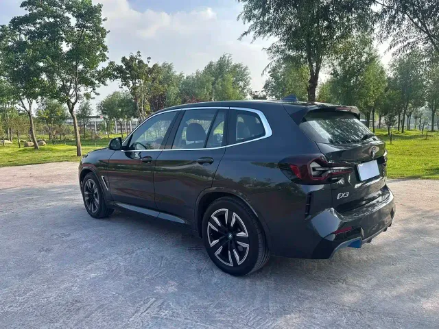 BMW iX3 — Фото автомобиля 8