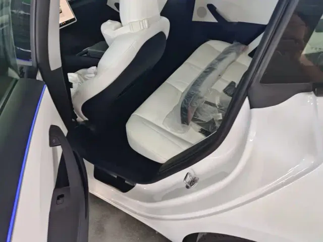 Tesla Model 3 — Фото автомобиля 20