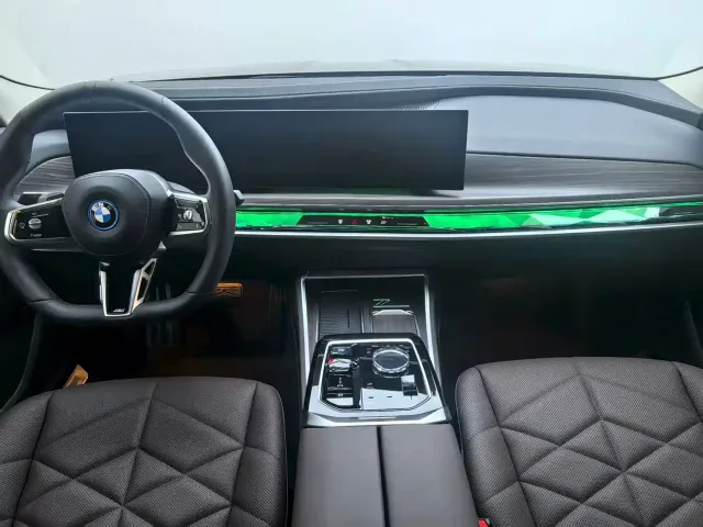 BMW i7 — Фото автомобиля 8