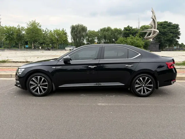 Skoda Superb — Фото автомобиля 8