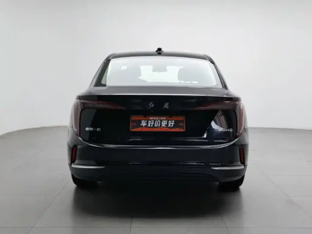 Hongqi E-QM5 — Фото автомобиля 4