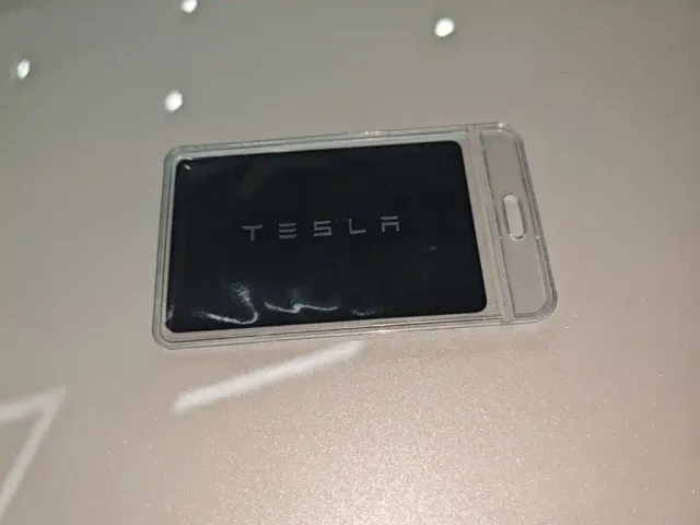 Tesla Model 3 — Фото автомобиля 8