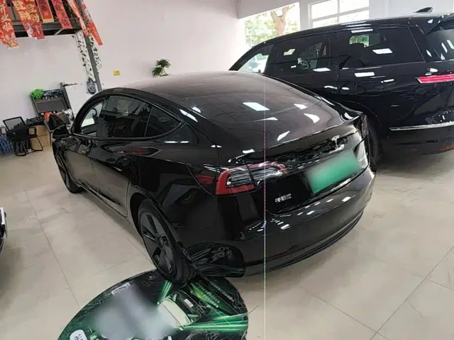 Tesla Model 3 — Фото автомобиля 4