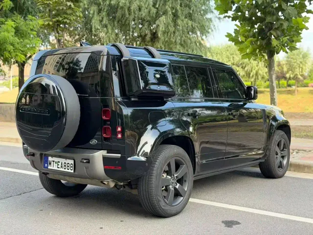 Land Rover Defender — Фото автомобиля 9