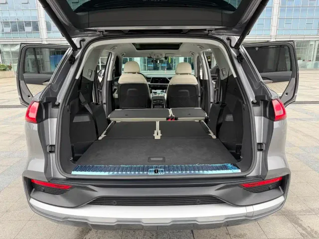 Audi Q6 — Фото автомобиля 17