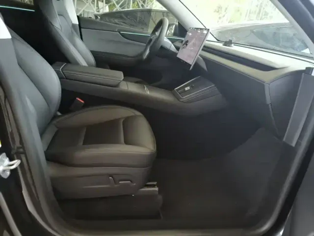 Tesla Model Y — Фото автомобиля 24