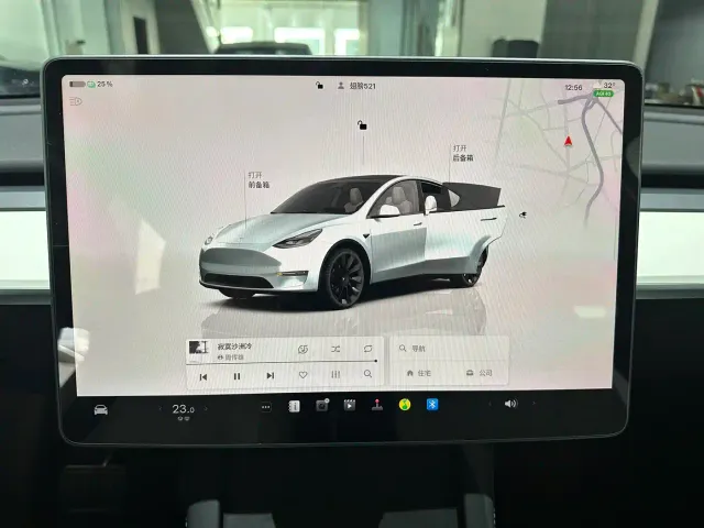 Tesla Model Y — Фото автомобиля 16