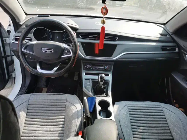 Geely Emgrand — Фото автомобиля 5