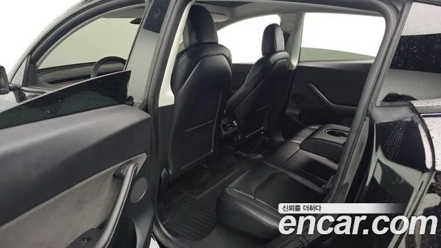 Tesla Model Y — Фото автомобиля 12