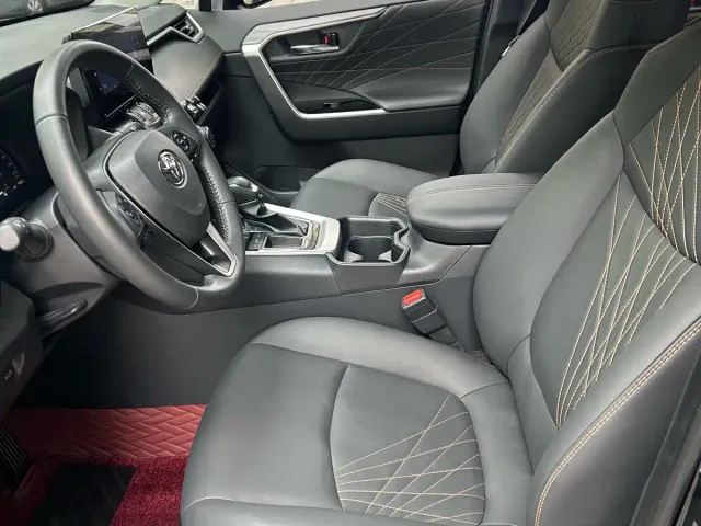 Toyota RAV4 — Фото автомобиля 4