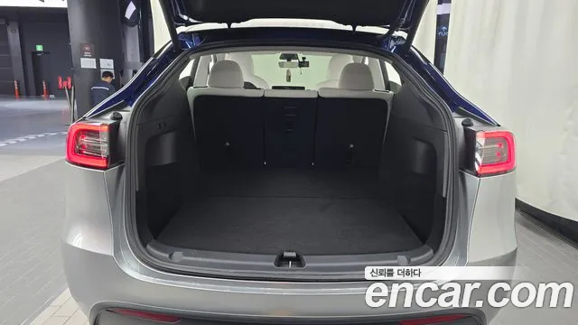 Tesla Model Y — Фото автомобиля 26
