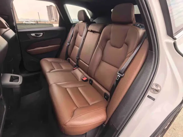 Volvo XC60 — Фото автомобиля 17
