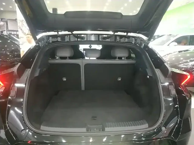 Lynk & Co Z20 — Фото автомобиля 18