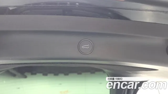Tesla Model Y — Фото автомобиля 26