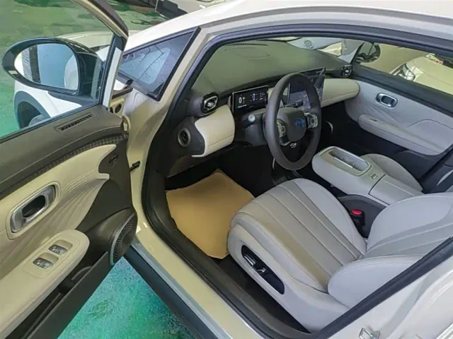 GAC Aion UT — Фото автомобиля 15