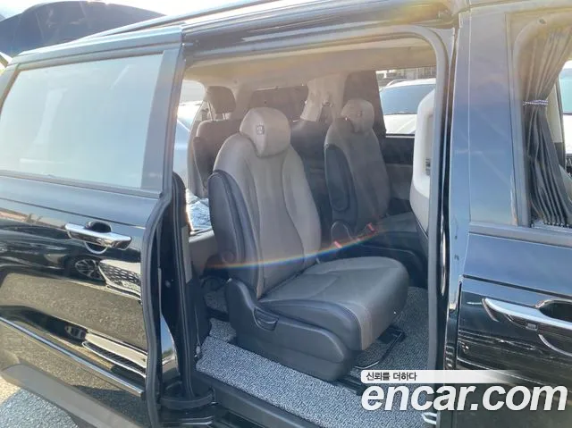 Kia Carnival Generation 4 — Фото автомобиля 16