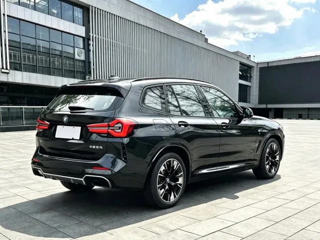 BMW iX3 — Фото автомобиля 12