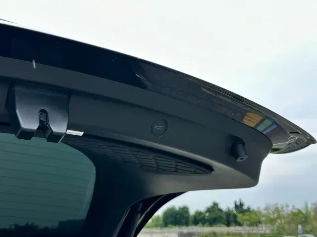 Tesla Model Y — Фото автомобиля 21