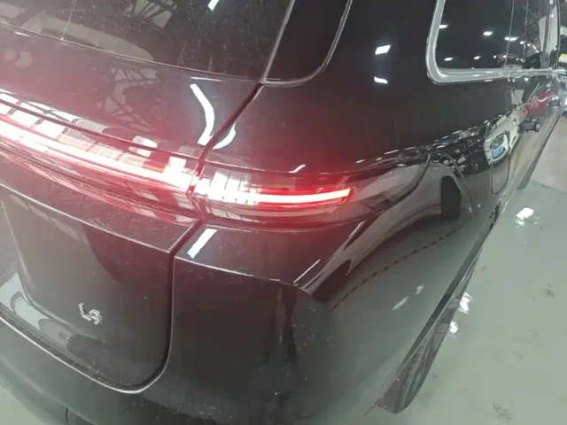 Li Auto L9 — Фото автомобиля 23
